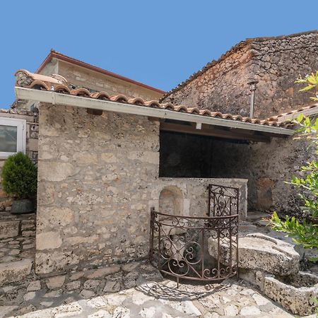 Yírion Villa Callisto- Elegant Restored Villa With Pool מראה חיצוני תמונה