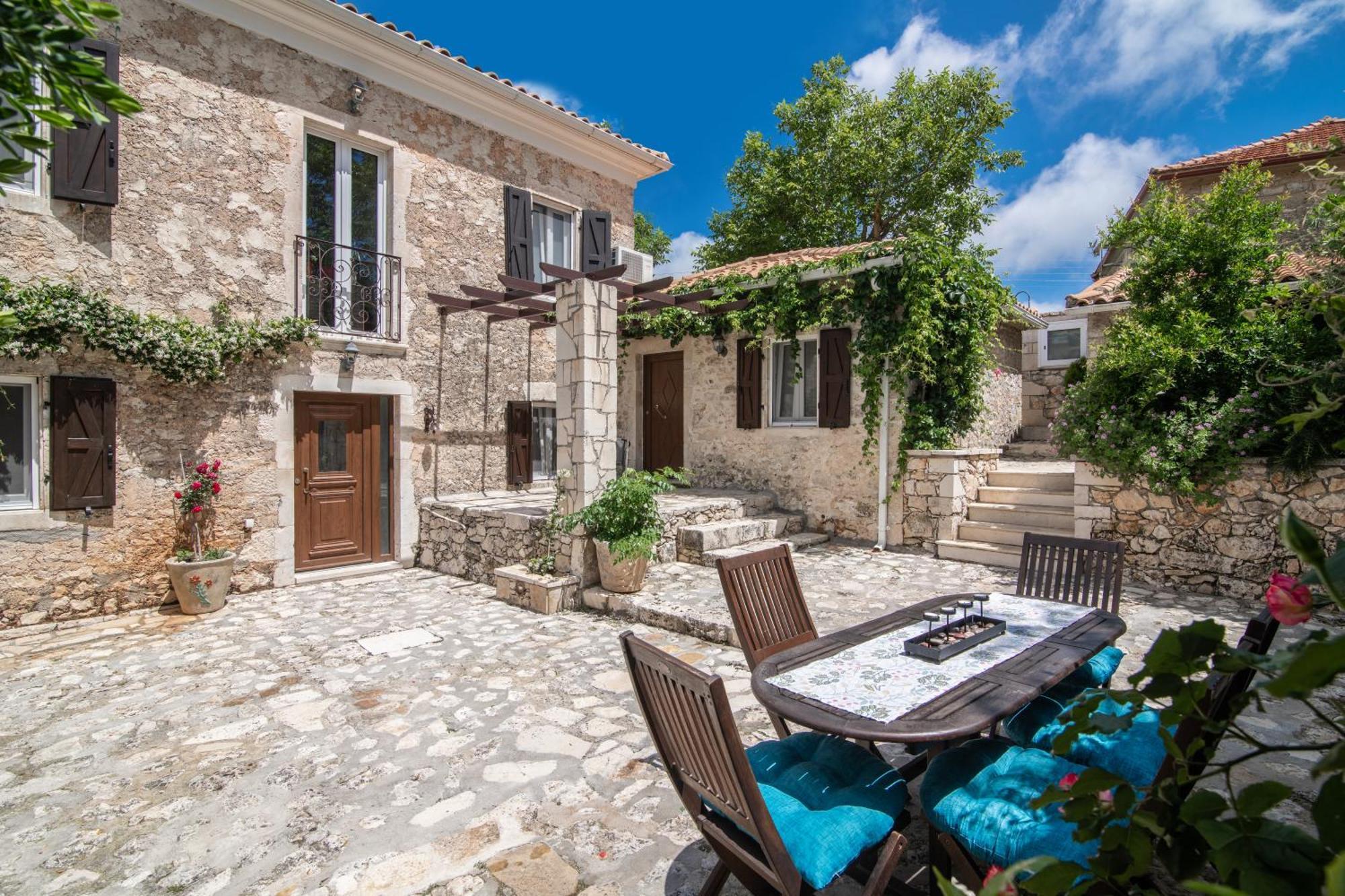 Yírion Villa Callisto- Elegant Restored Villa With Pool מראה חיצוני תמונה