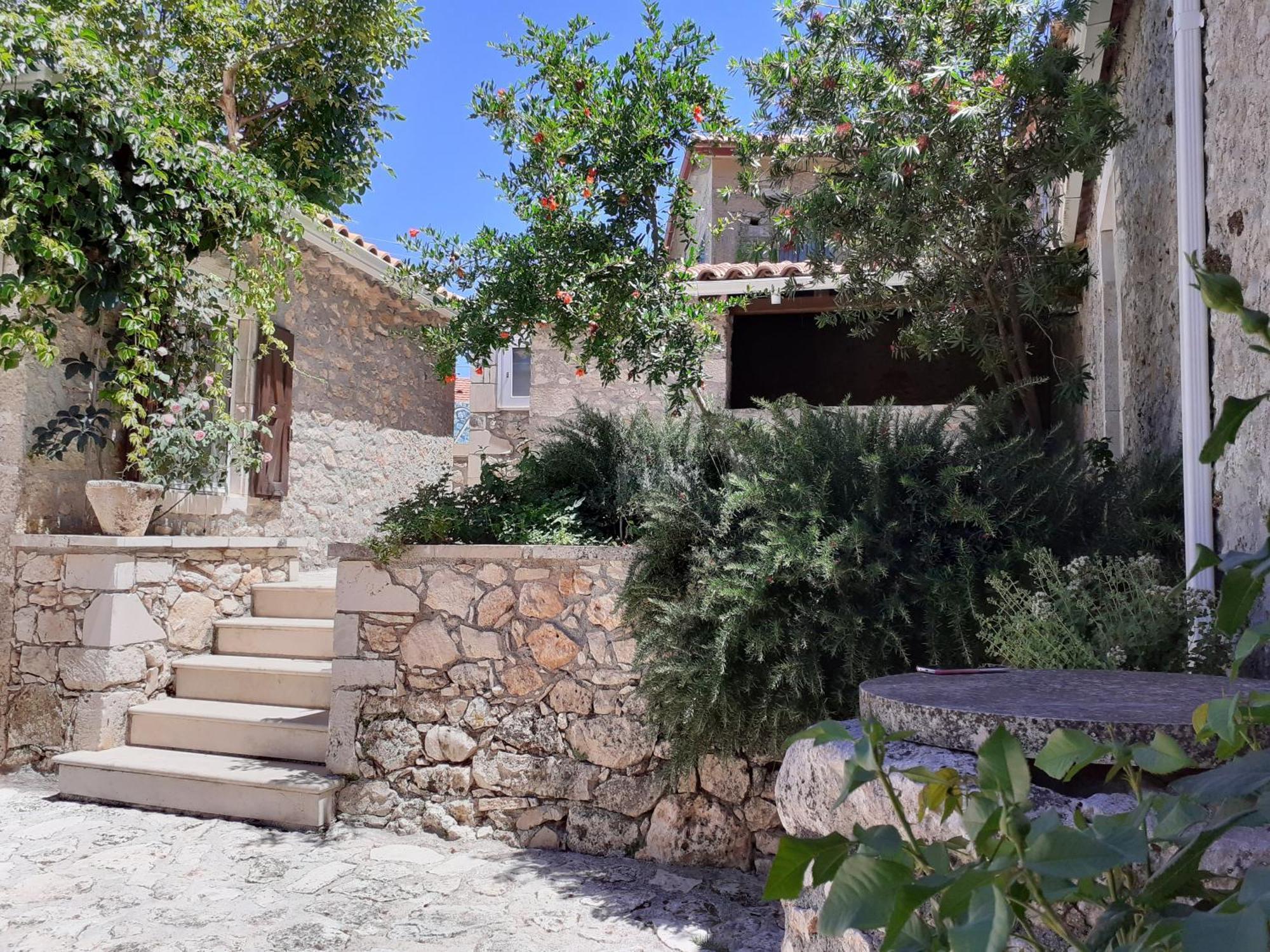 Yírion Villa Callisto- Elegant Restored Villa With Pool חדר תמונה
