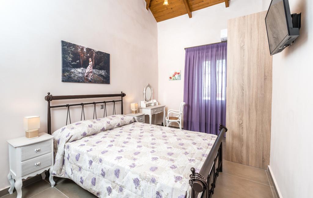 Yírion Villa Callisto- Elegant Restored Villa With Pool מראה חיצוני תמונה