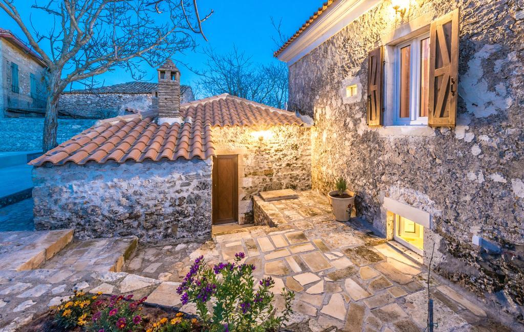 Yírion Villa Callisto- Elegant Restored Villa With Pool מראה חיצוני תמונה
