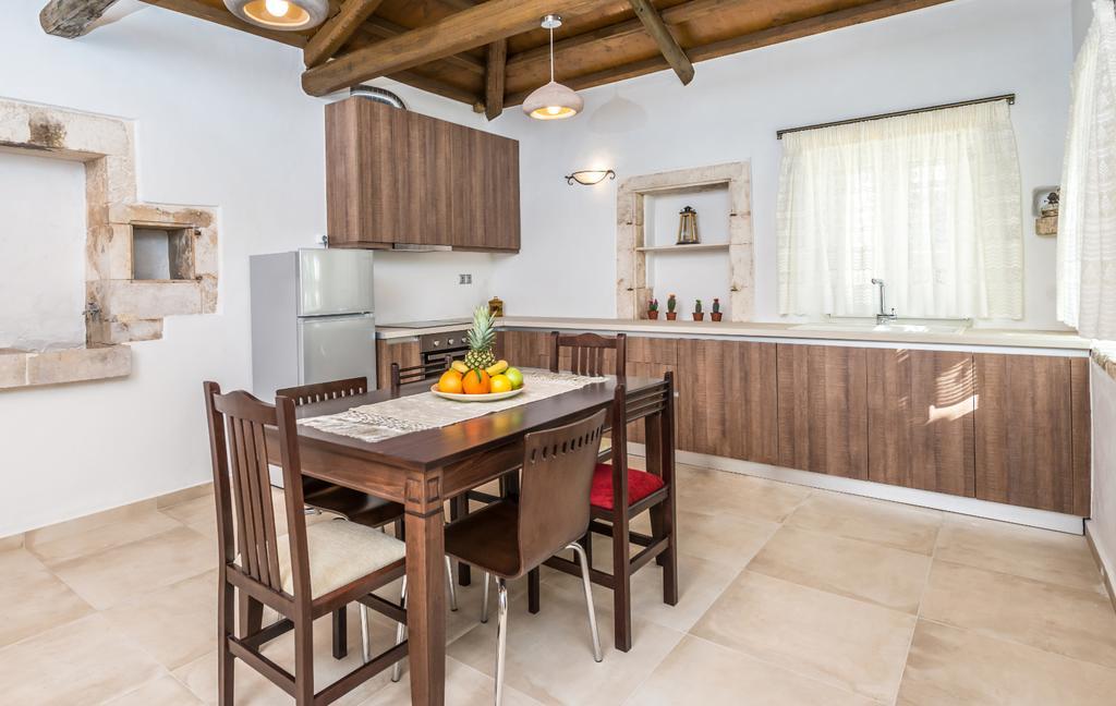 Yírion Villa Callisto- Elegant Restored Villa With Pool מראה חיצוני תמונה