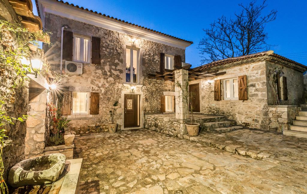 Yírion Villa Callisto- Elegant Restored Villa With Pool מראה חיצוני תמונה