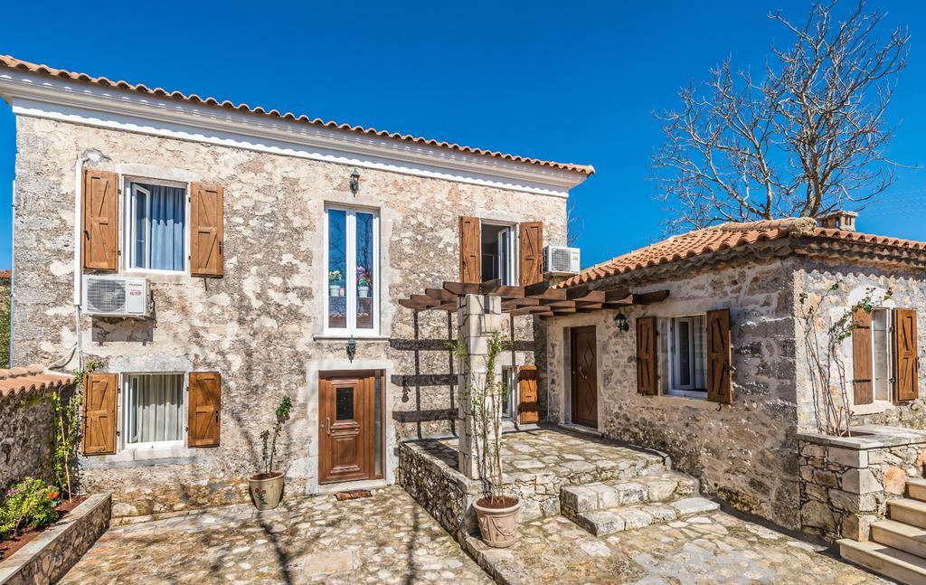 Yírion Villa Callisto- Elegant Restored Villa With Pool מראה חיצוני תמונה