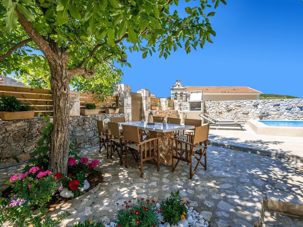 Yírion Villa Callisto- Elegant Restored Villa With Pool מראה חיצוני תמונה