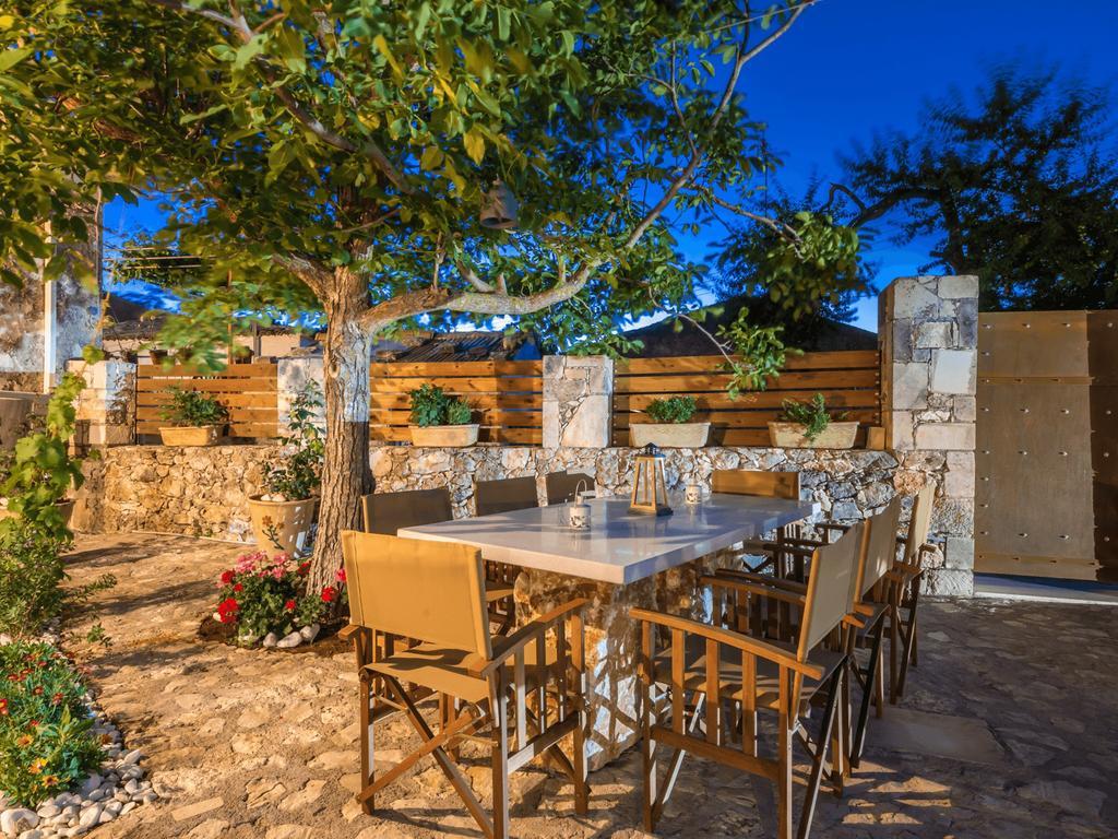 Yírion Villa Callisto- Elegant Restored Villa With Pool מראה חיצוני תמונה