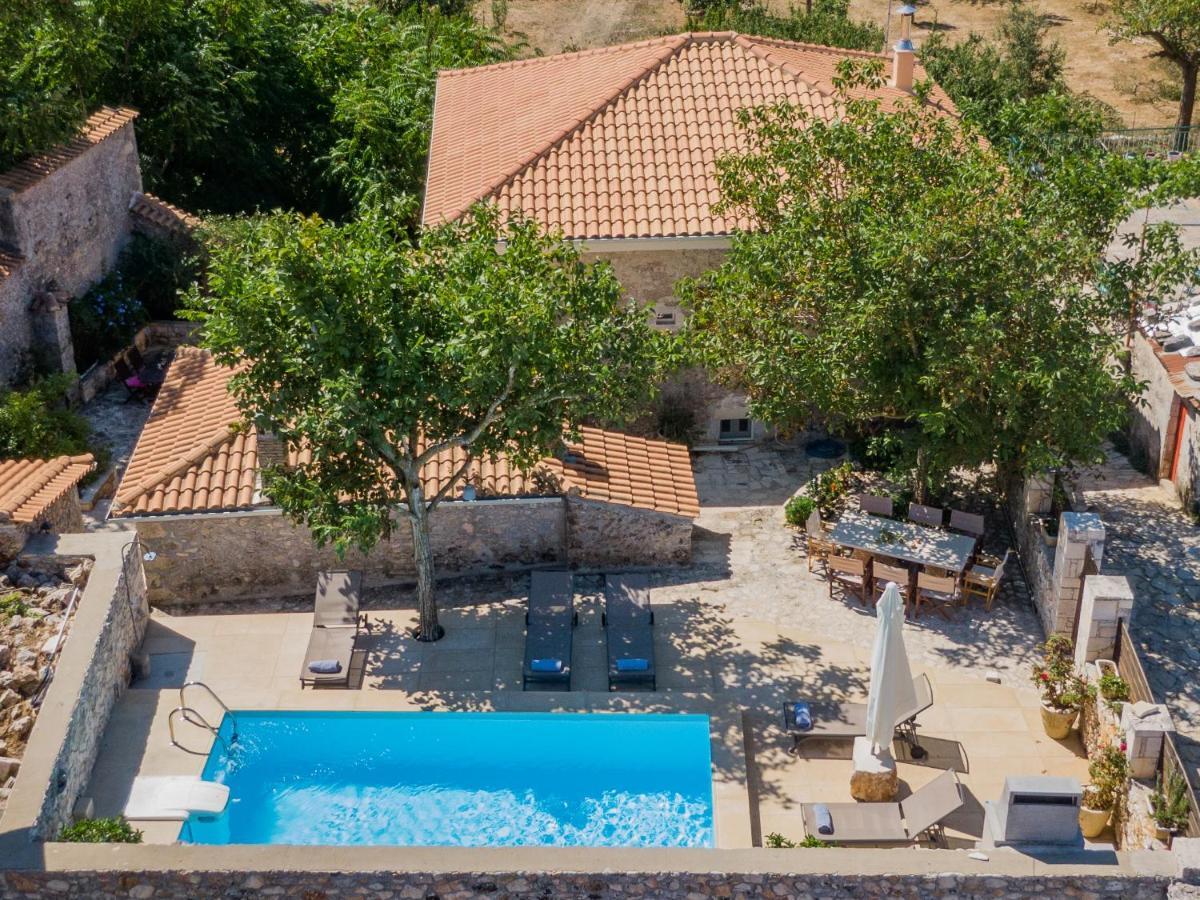 Yírion Villa Callisto- Elegant Restored Villa With Pool מראה חיצוני תמונה